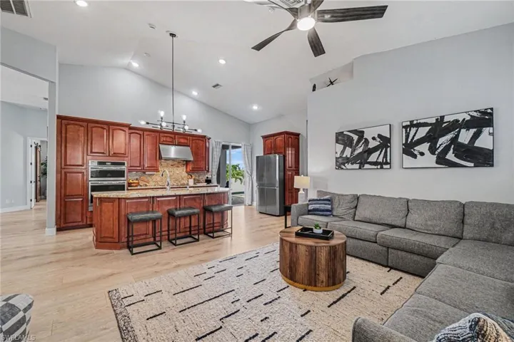 1833 Nw 7th Ave, Cape Coral, Florida 33993