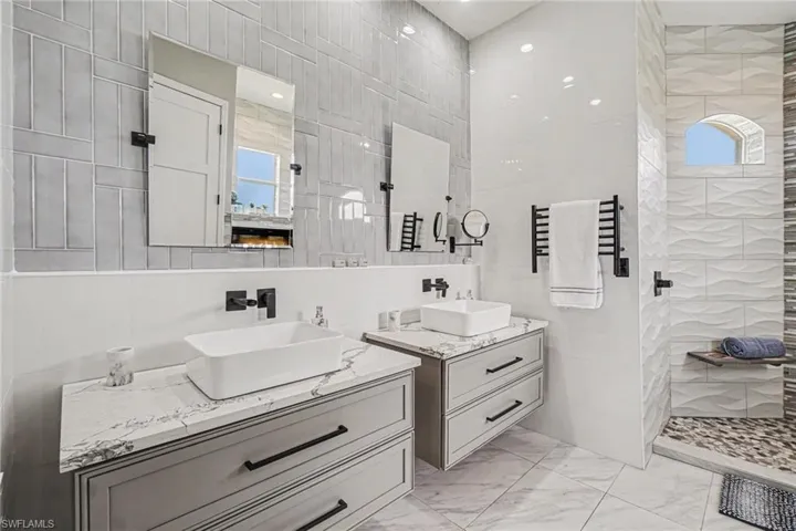 1833 Nw 7th Ave, Cape Coral, Florida 33993