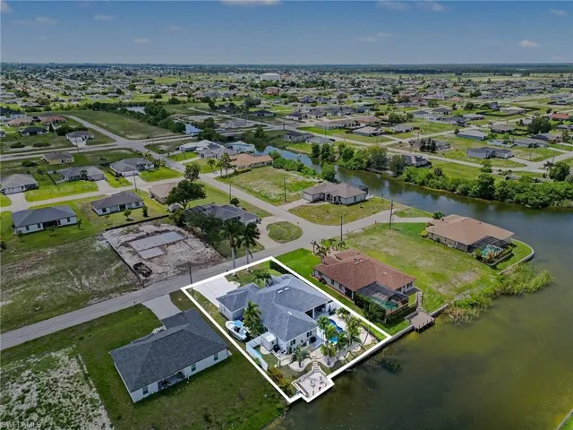 1833 Nw 7th Ave, Cape Coral, Florida 33993