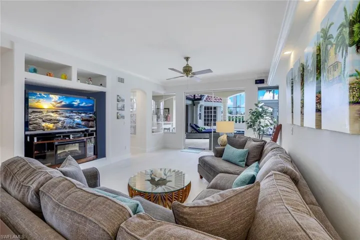 This is the 2nd living area.