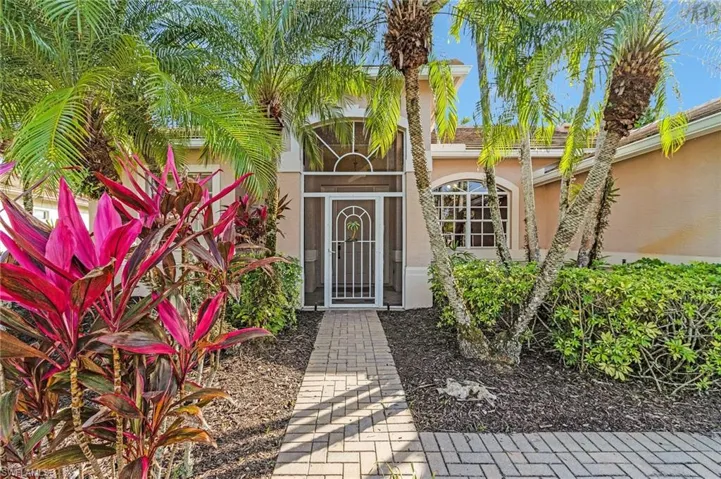 3266  Sturgeon Bay  CT, Naples, FL 34120