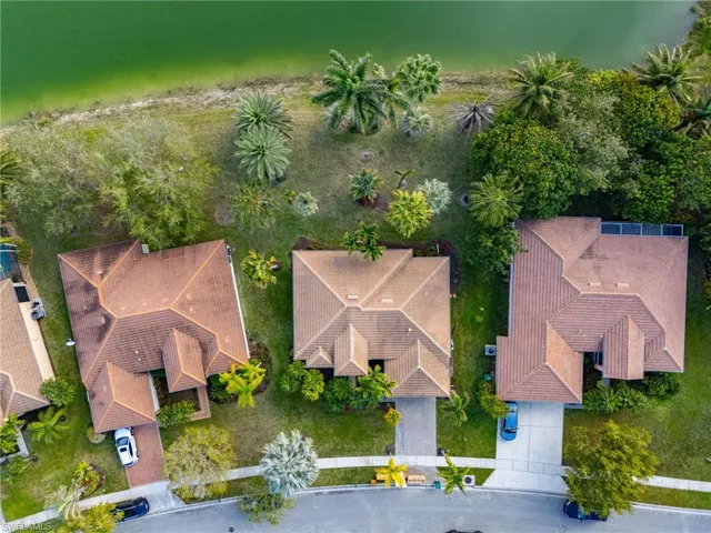 3266  Sturgeon Bay  CT, Naples, FL 34120