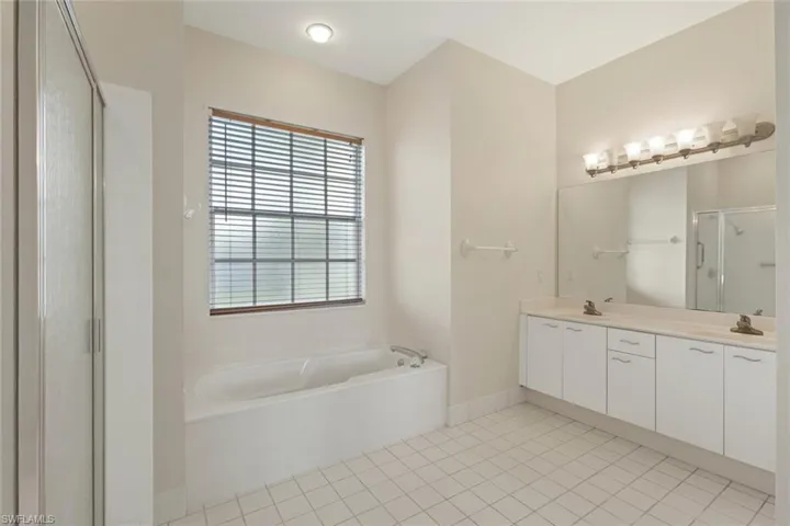 3266  Sturgeon Bay  CT, Naples, FL 34120