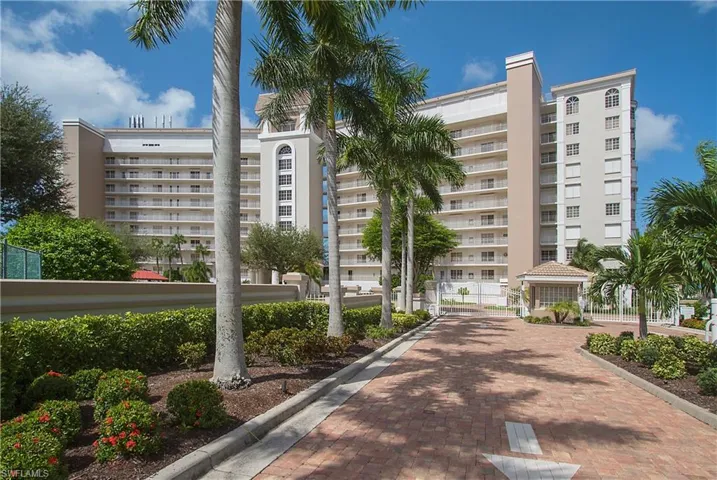 13105  Vanderbilt  DR, Naples, FL 34110