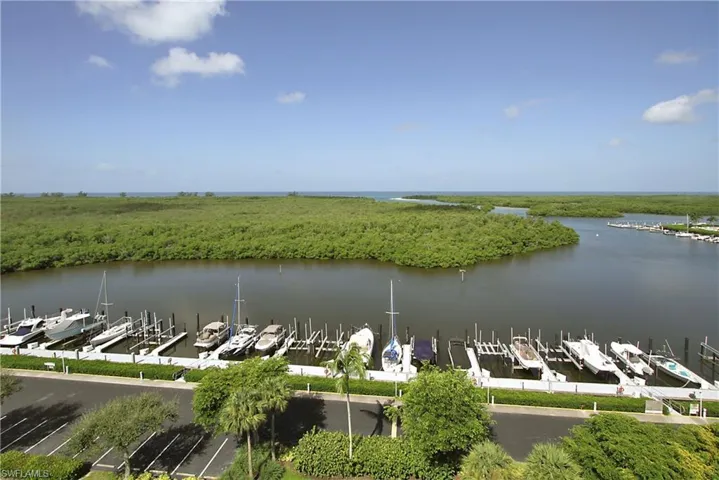 13105  Vanderbilt  DR, Naples, FL 34110