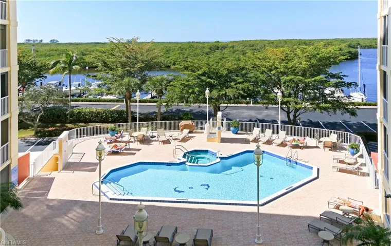 13105  Vanderbilt  DR, Naples, FL 34110