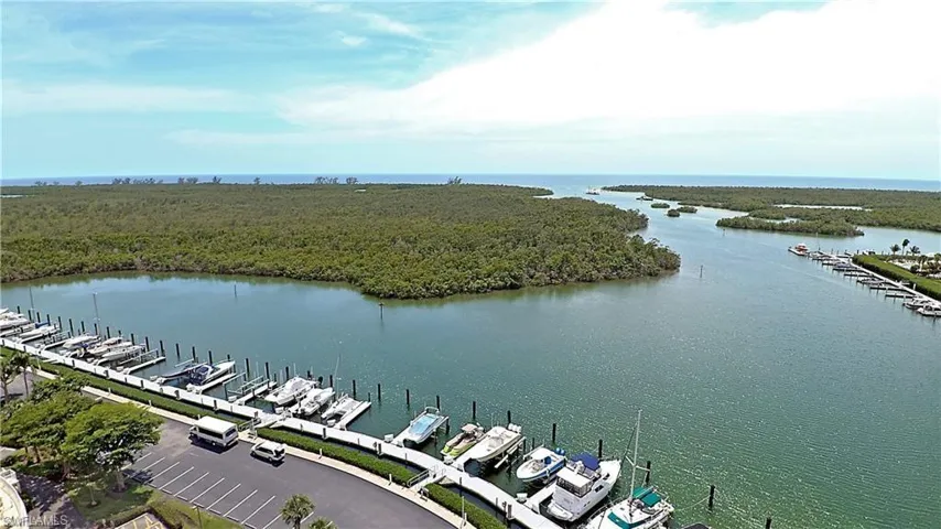 13105  Vanderbilt  DR, Naples, FL 34110