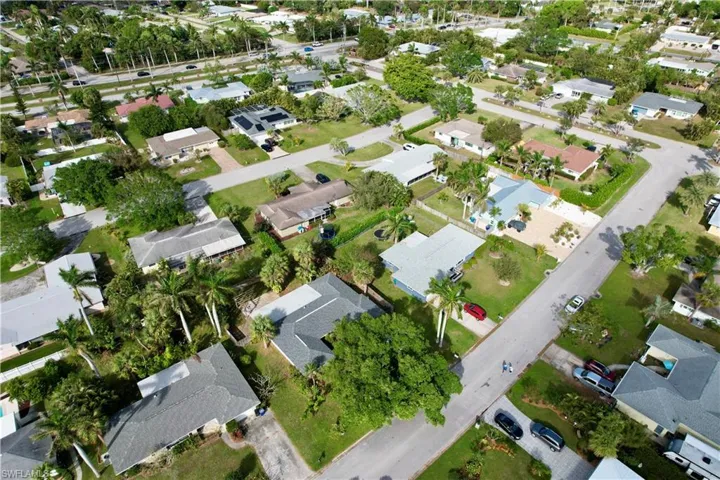 Birds eye view of property