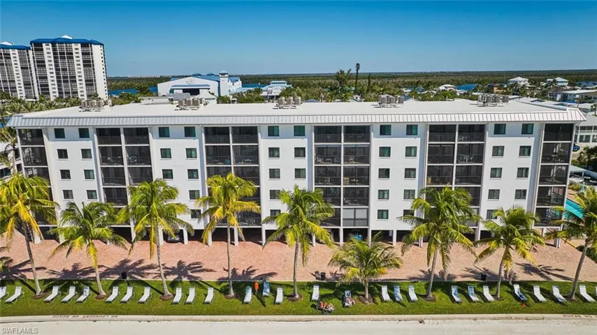 View of apartment building / complex