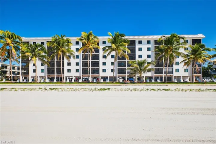 View of apartment building / complex