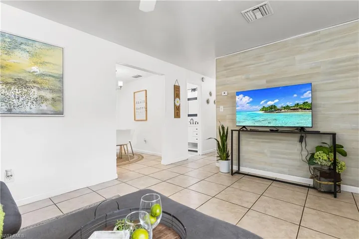 2191 Thomasson Dr, Naples, Florida 34112