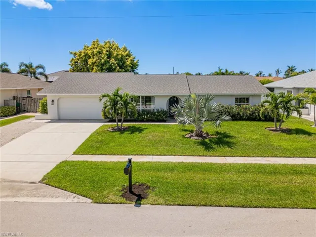Front yard view of property