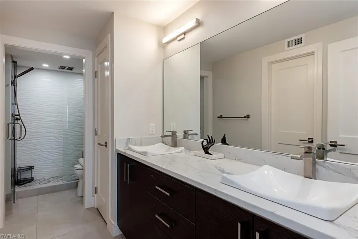 10951  Gulf Shore  DR, Naples, FL 34108