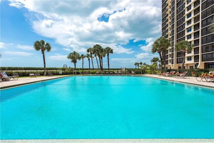 10951  Gulf Shore  DR, Naples, FL 34108