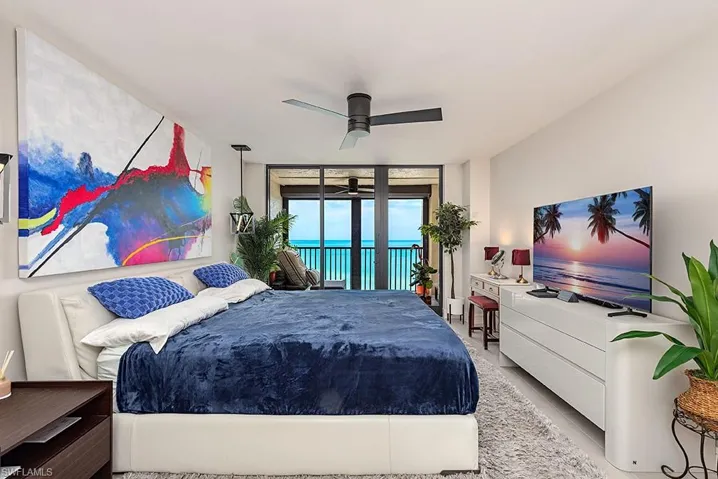 10951  Gulf Shore  DR, Naples, FL 34108