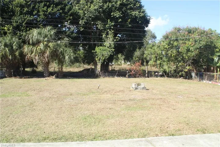 Large and Spacious Fenced in Backyard