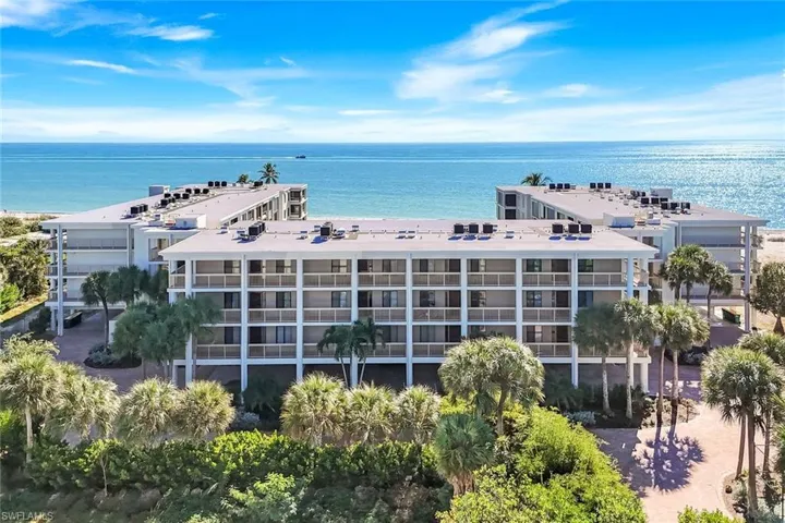 Bird's eye view of apartment complex / building and a nearby body of water