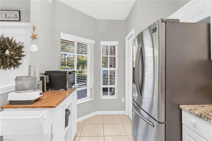 9175  Celeste  DR, Naples, FL 34113