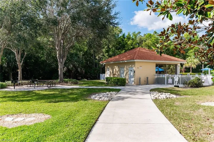 9175  Celeste  DR, Naples, FL 34113