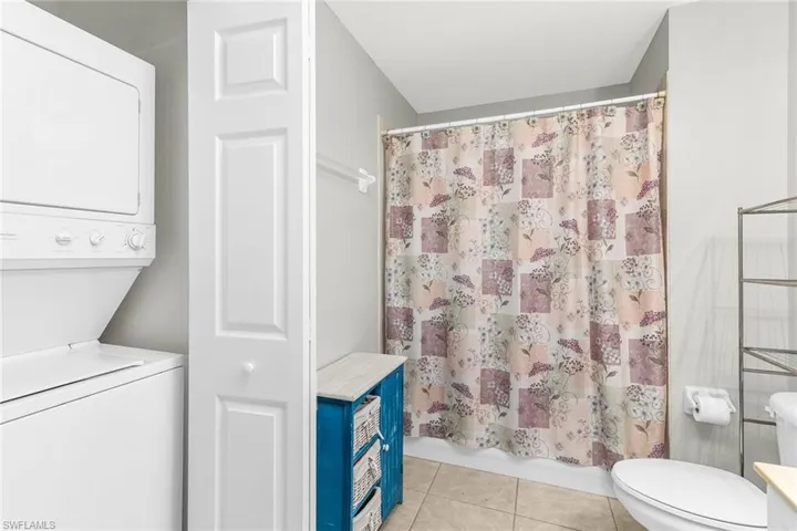 9175  Celeste  DR, Naples, FL 34113