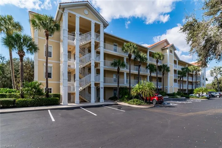 9175  Celeste  DR, Naples, FL 34113