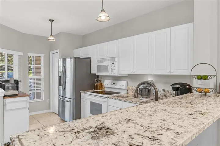 9175  Celeste  DR, Naples, FL 34113
