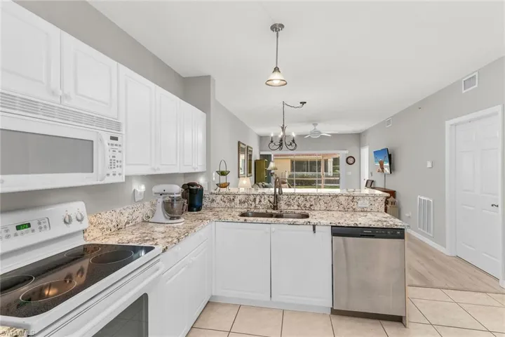 9175  Celeste  DR, Naples, FL 34113
