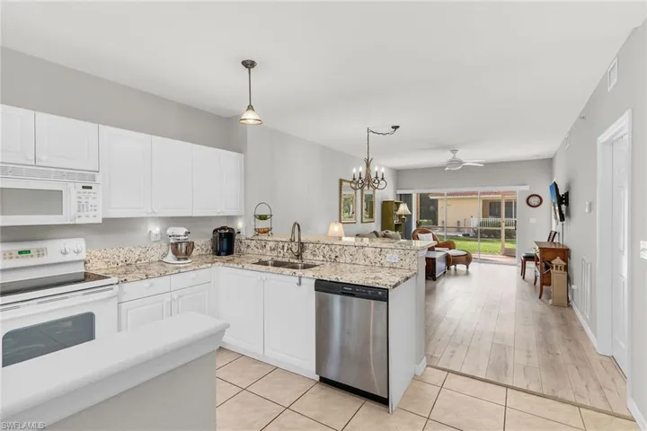 9175  Celeste  DR, Naples, FL 34113