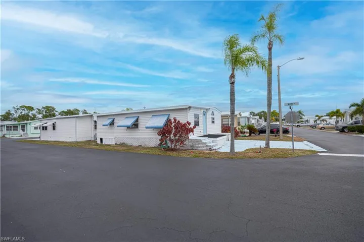 View of manufactured / mobile home