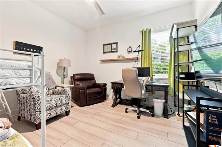 BEDROOM/OFFICE