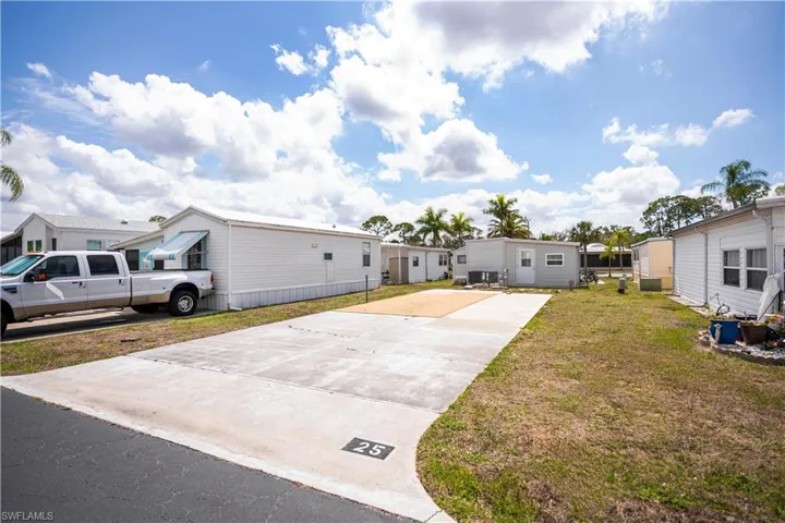 RV Lot featuring a front yard and driveway