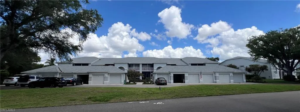 View of front of house featuring a front lawn