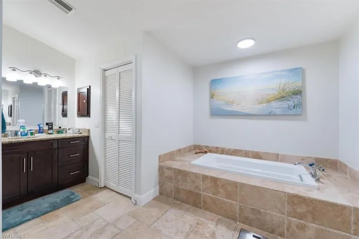 Dual sinks in owner's bath