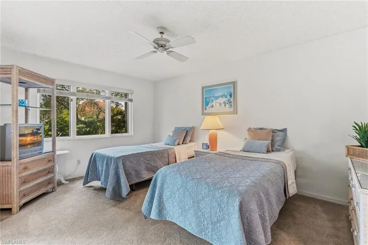 Guest bedroom with ensuite bath