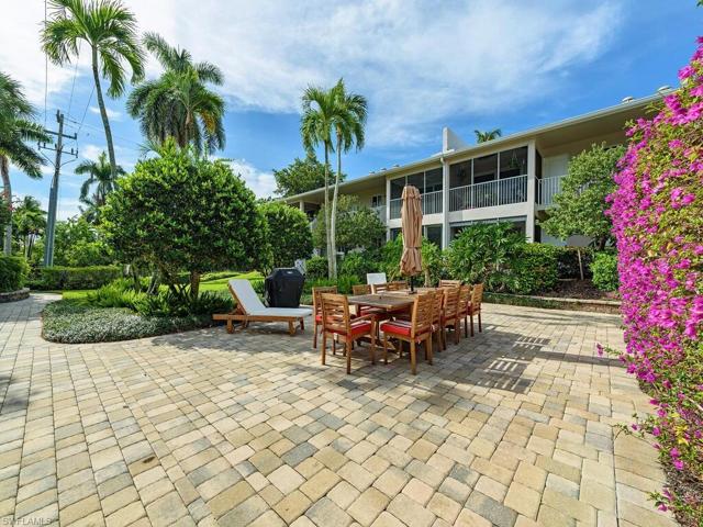 616  7th S AVE, Naples, FL 34102