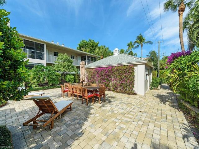 616  7th S AVE, Naples, FL 34102