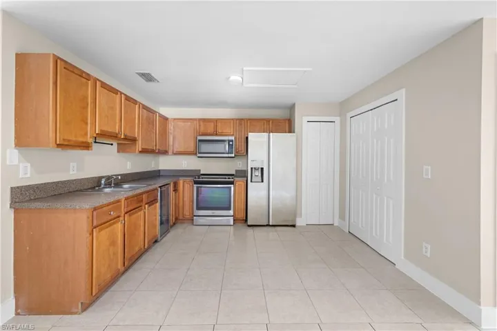 909/911 Jaguar Blvd, Lehigh Acres, Florida 33974