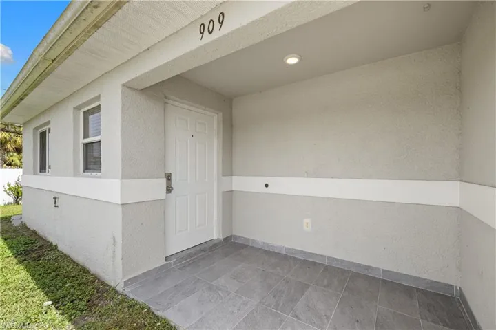 909/911 Jaguar Blvd, Lehigh Acres, Florida 33974