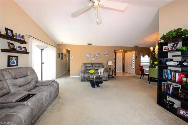 9717  Maplecrest  CIR, Lehigh Acres, FL 33936