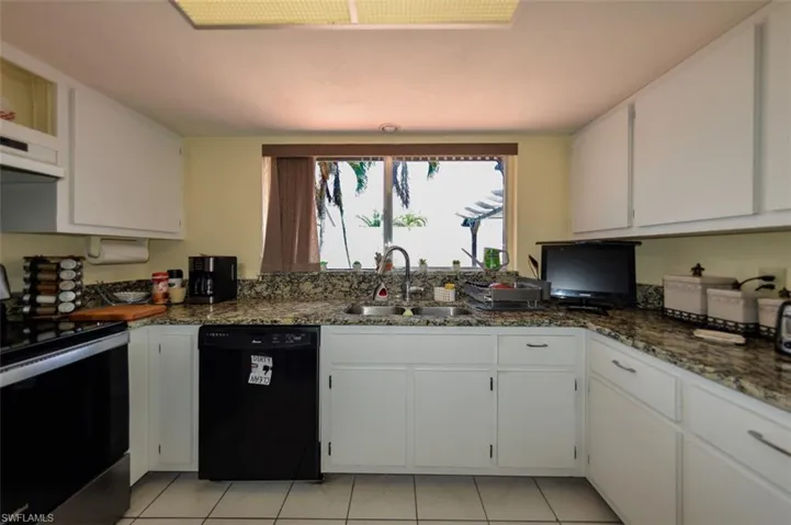 9717  Maplecrest  CIR, Lehigh Acres, FL 33936