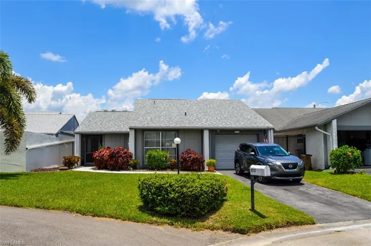 9717  Maplecrest  CIR, Lehigh Acres, FL 33936