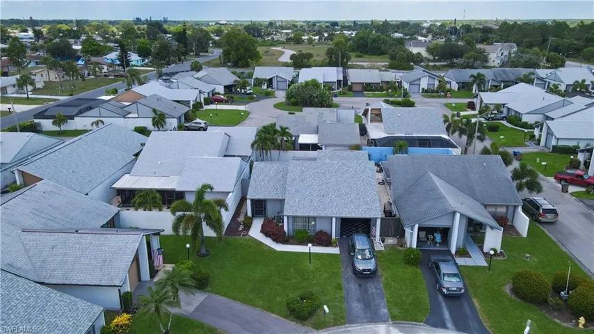 9717  Maplecrest  CIR, Lehigh Acres, FL 33936