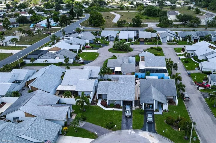 9717  Maplecrest  CIR, Lehigh Acres, FL 33936
