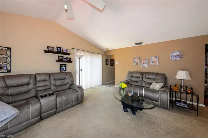 9717  Maplecrest  CIR, Lehigh Acres, FL 33936