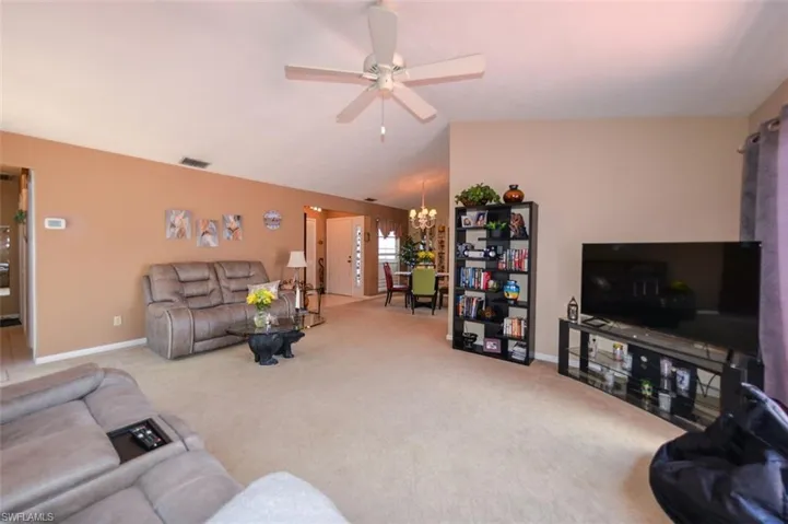 9717  Maplecrest  CIR, Lehigh Acres, FL 33936