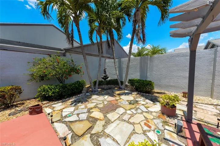 9717  Maplecrest  CIR, Lehigh Acres, FL 33936