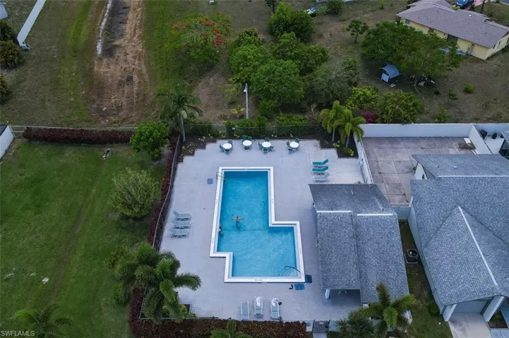 9717  Maplecrest  CIR, Lehigh Acres, FL 33936