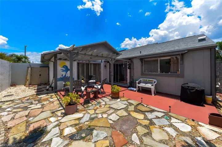 9717  Maplecrest  CIR, Lehigh Acres, FL 33936
