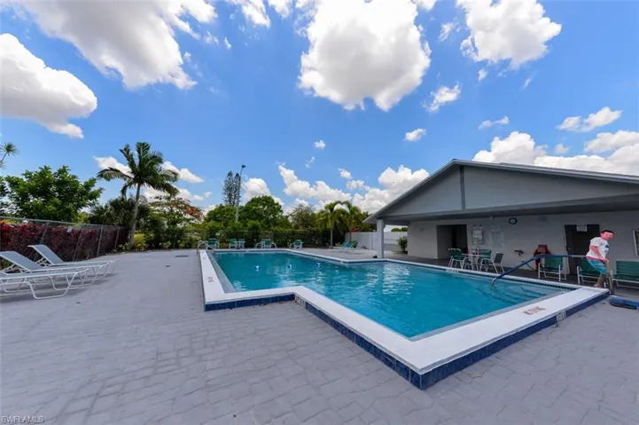 9717  Maplecrest  CIR, Lehigh Acres, FL 33936