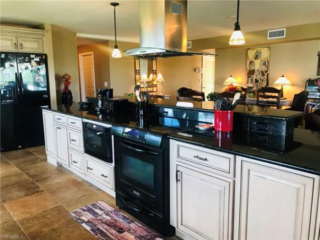 1200 Gulf Shore Blvd N # 404, Naples, Florida 34102
